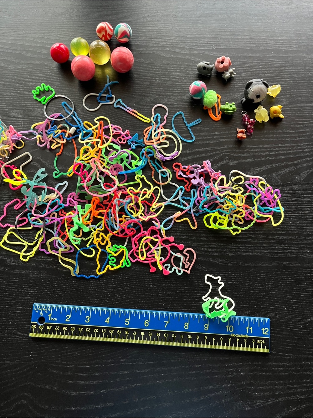 Huge Lot Silly Bandz Rubber Bands Bouncy Balls Pencil Toppers Y2K Toys - Picture 7 of 16